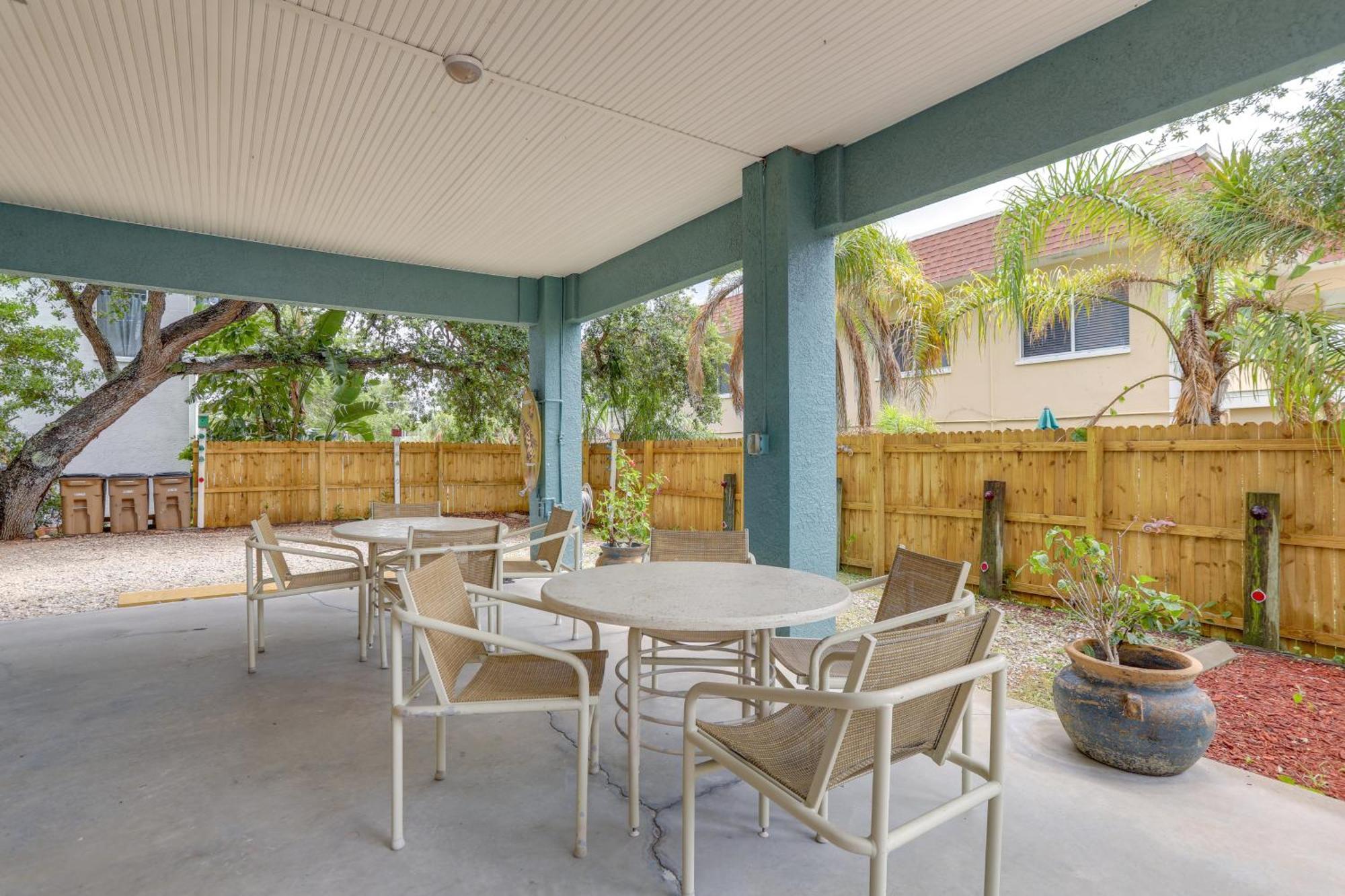 Vibrant Condo - Walk To Indian Rocks Beach! Клиъруотър Бийч Екстериор снимка